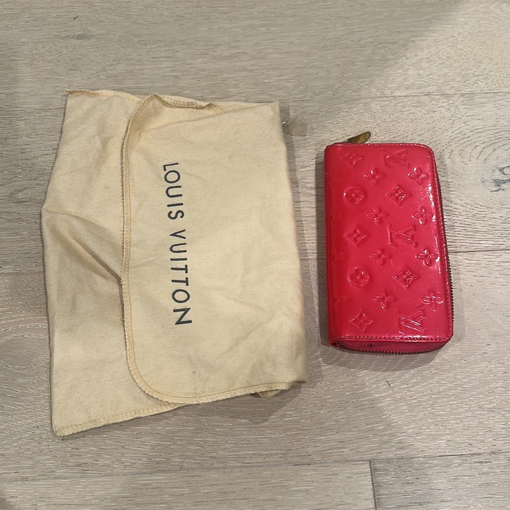 Louis Vuitton wallet glossy hot pink